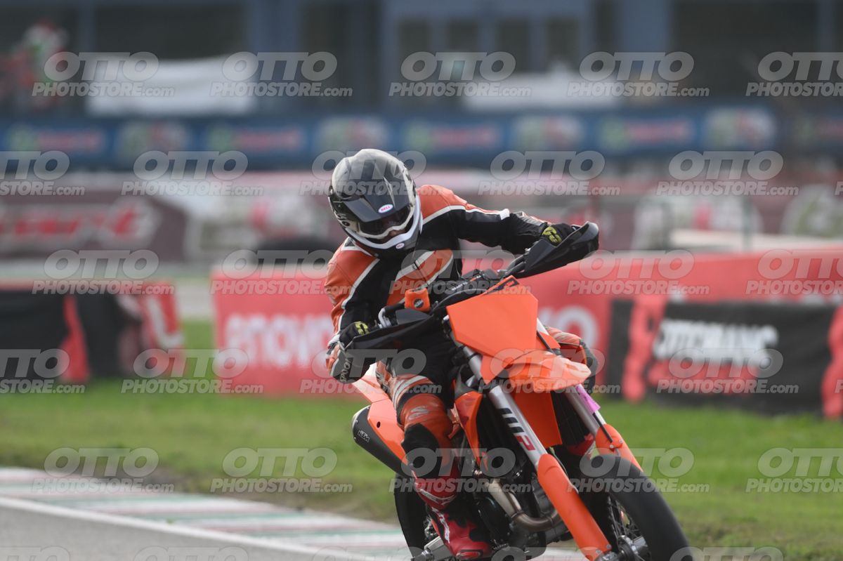 SUPERMOTO 0 KTM black orange · DSH_0489