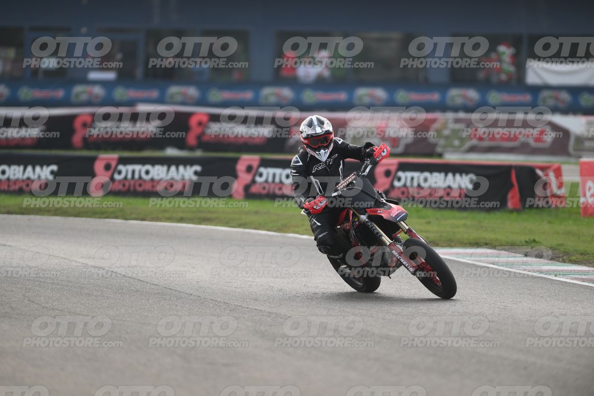SUPERMOTO 0 RST all black · DSH_0491