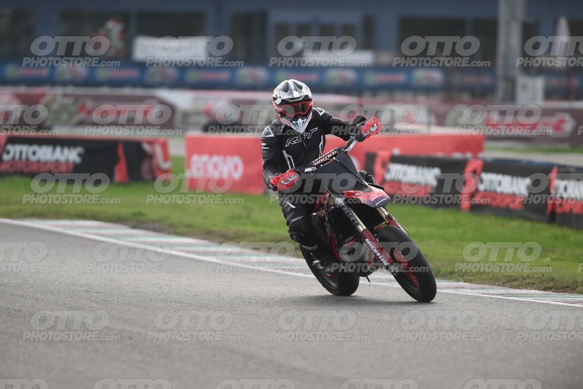 SUPERMOTO 0 RST all black · DSH_0492