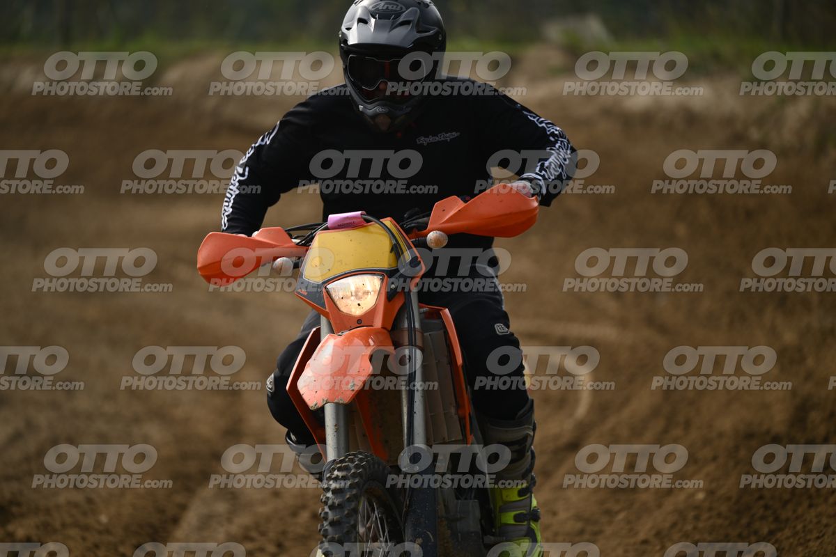 KTM EXC ORANGE - BLACK SUIT WITH WHITE GRAPHICS - BLACK HELMET WITH GOGGLES - FLUO YELLOW BOOTS · DSH_0493