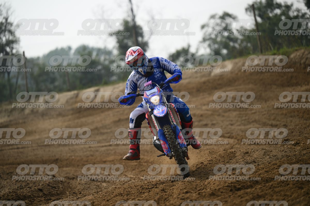 BETA RR BLUE RED WHITE - WHITE BLUE SUIT WITH BLUE GRAPHICS - RED BLUE HELMET · DSH_0526