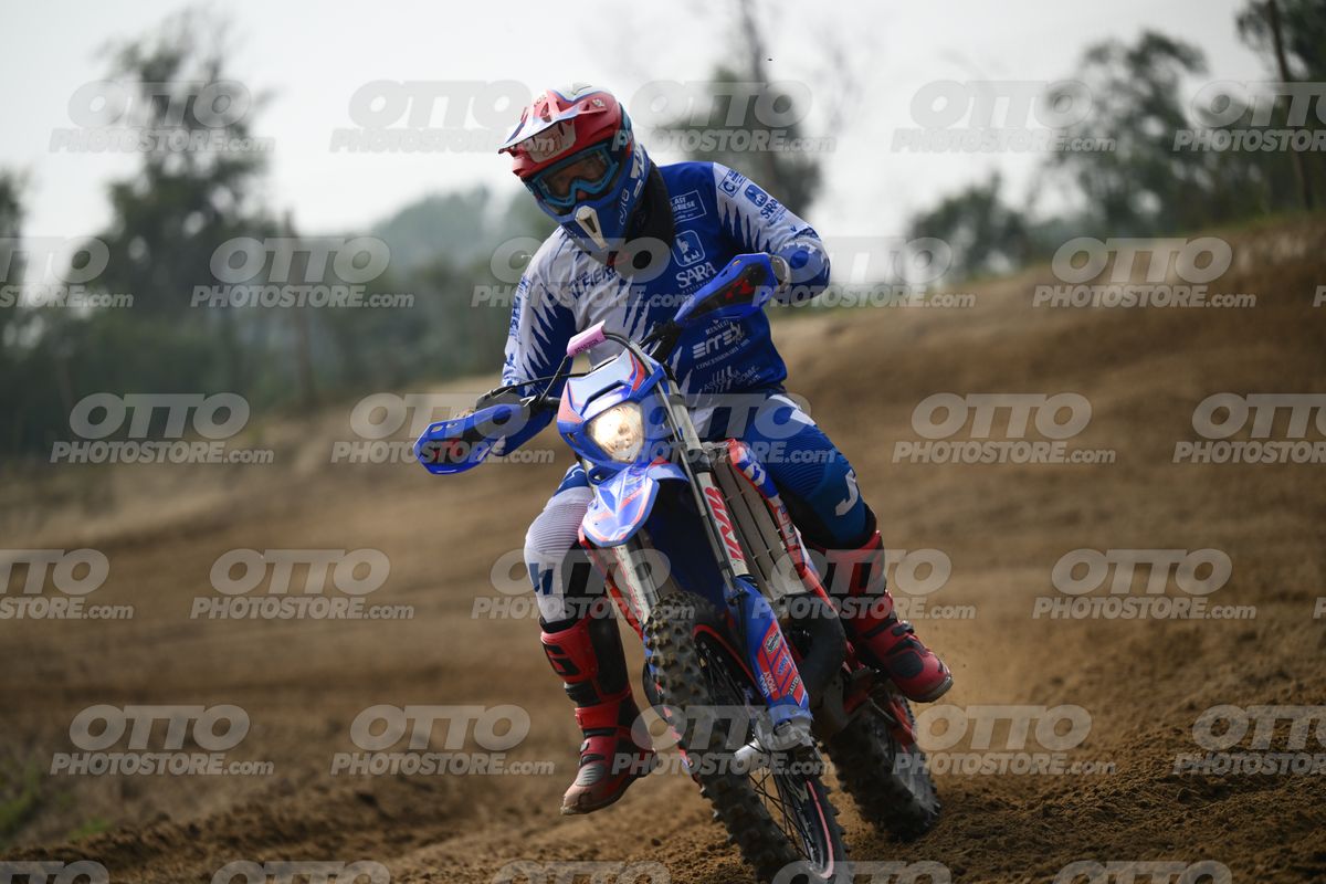 BETA RR BLUE RED WHITE - WHITE BLUE SUIT WITH BLUE GRAPHICS - RED BLUE HELMET · DSH_0529