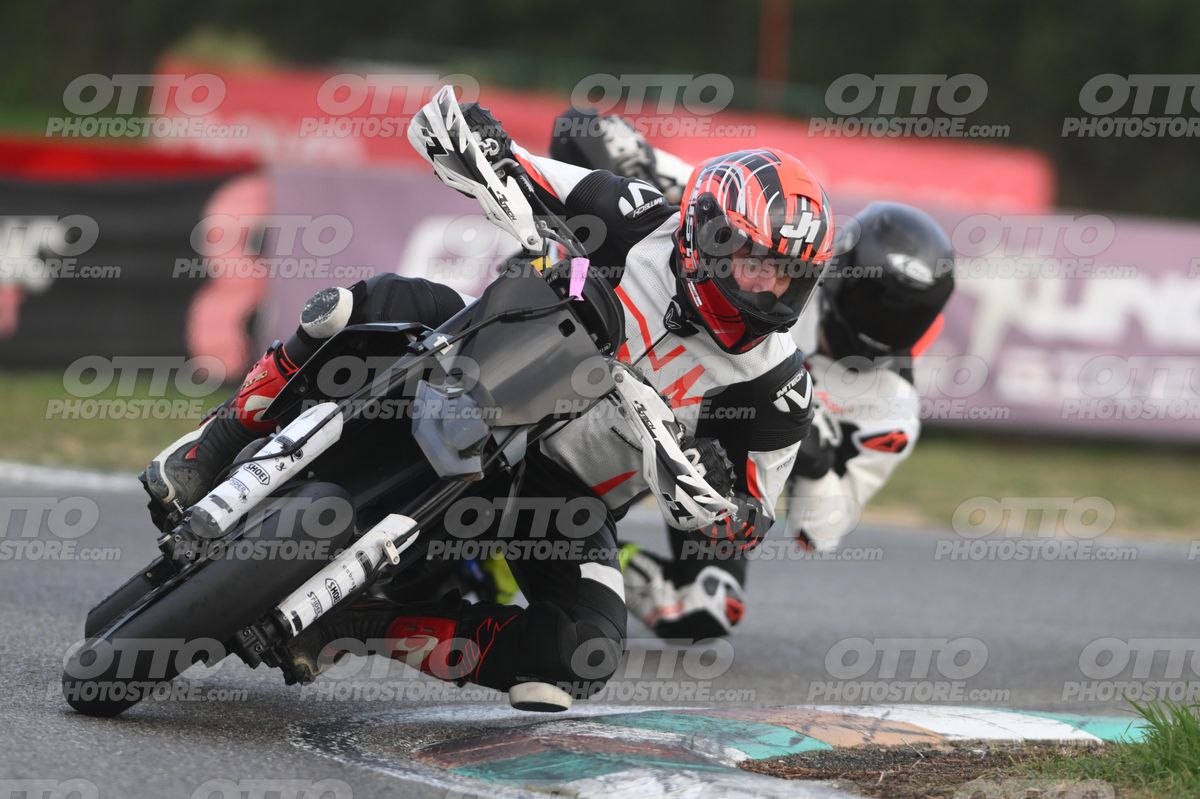 SUPERMOTO 0 J1 · DSH_0530