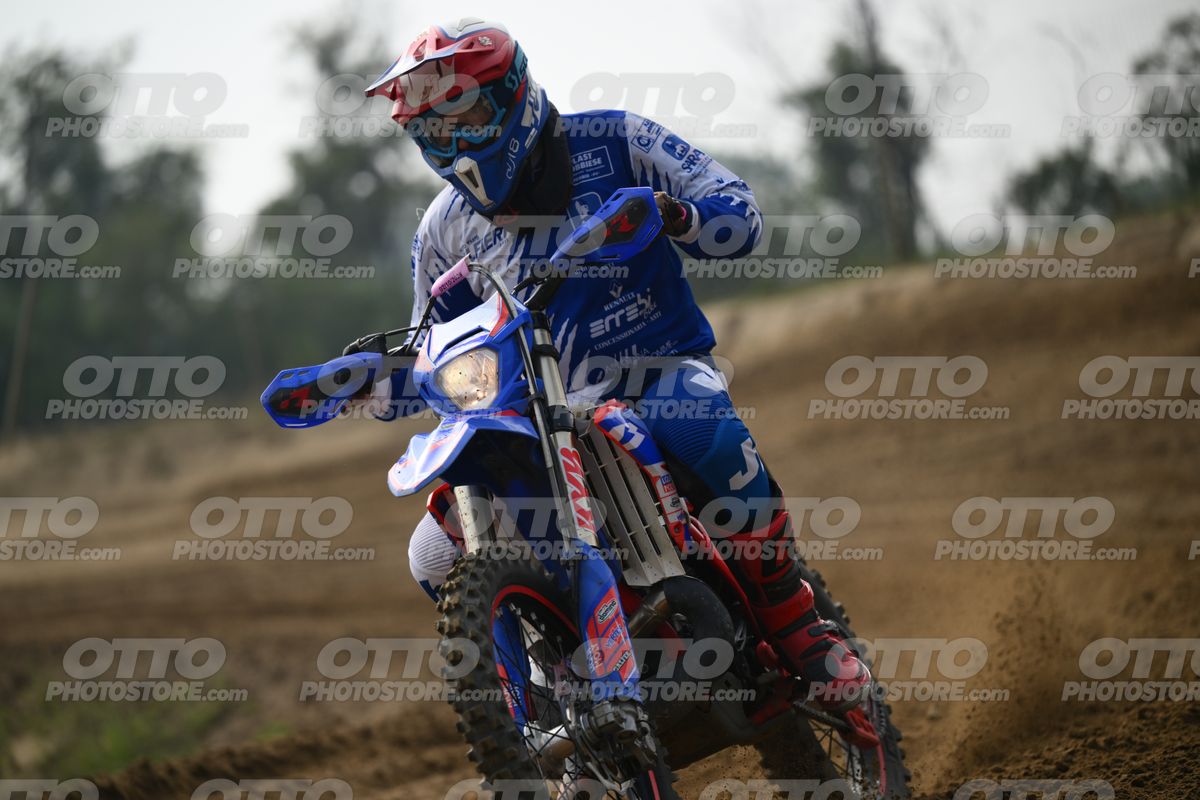 BETA RR BLUE RED WHITE - WHITE BLUE SUIT WITH BLUE GRAPHICS - RED BLUE HELMET · DSH_0531