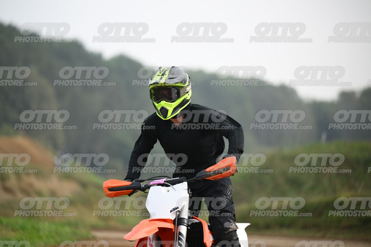 KTM SX ORANGE WHITE - ALL BLACK SUIT - FLUO YELLOW BLACK HELMET · DSH_0535