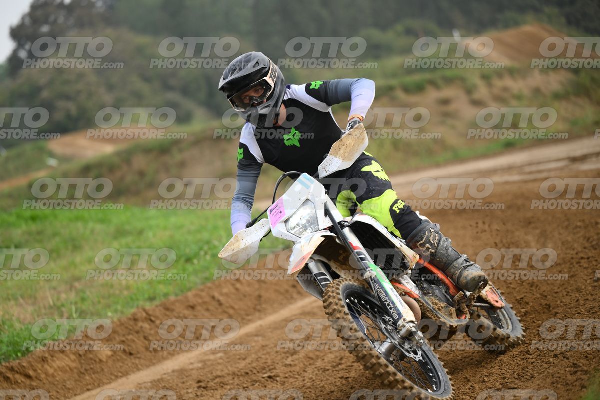 WHITE BIKE WITH PINK NUMBER PLATE - BLACK GREY FLUO GREEN FOX SUIT WITH FLUO YELLOW GREEN TEAL PANTS - BLACK GREY HELMET · DSH_0546