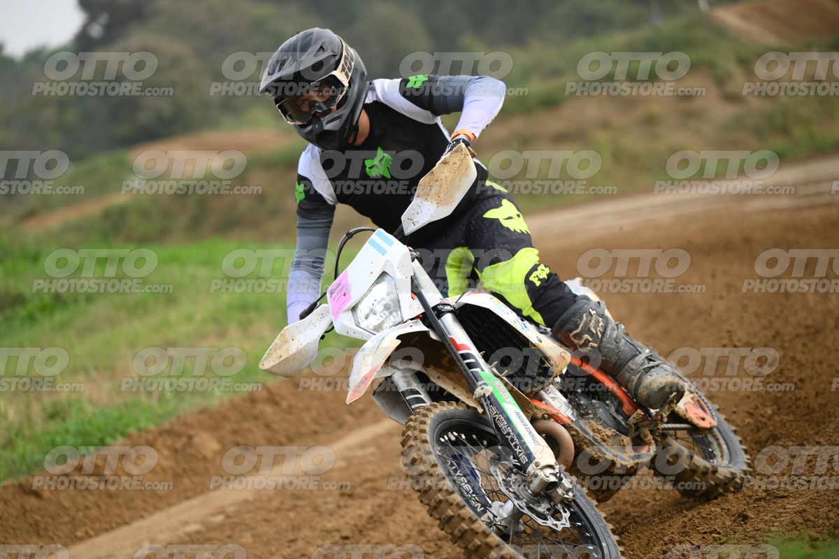 WHITE BIKE WITH PINK NUMBER PLATE - BLACK GREY FLUO GREEN FOX SUIT WITH FLUO YELLOW GREEN TEAL PANTS - BLACK GREY HELMET · DSH_0547