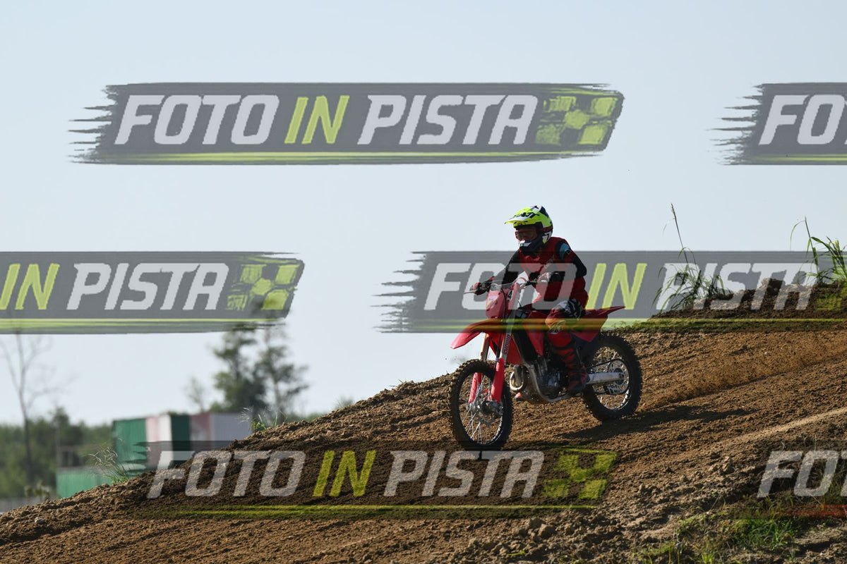 4 RED HONDA YELLOW HELMET · DSH_0547