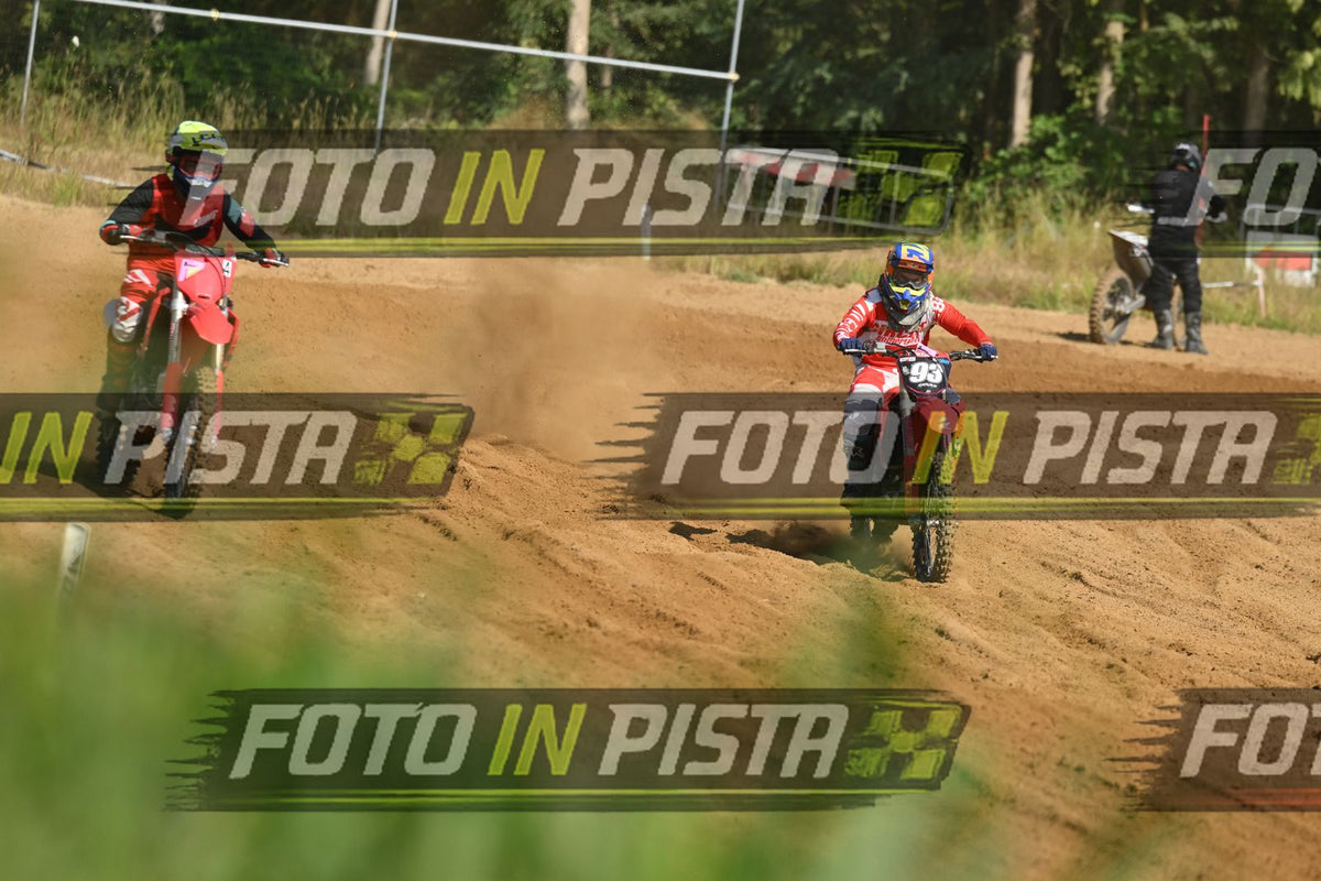 4 RED HONDA YELLOW HELMET · DSH_0571