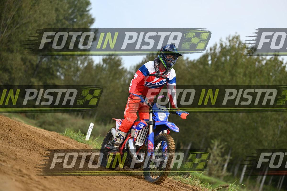 FANTIC RED PINK · DSH_0572