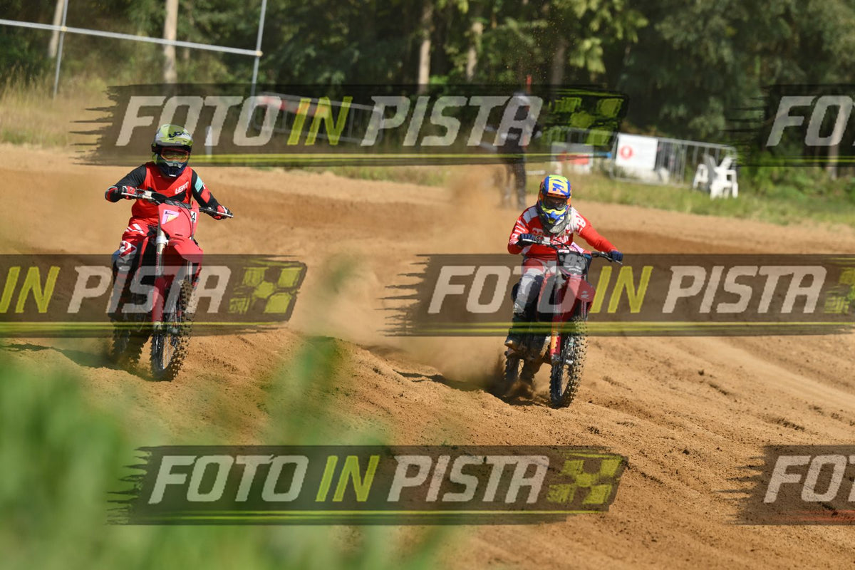 4 RED HONDA YELLOW HELMET · DSH_0574