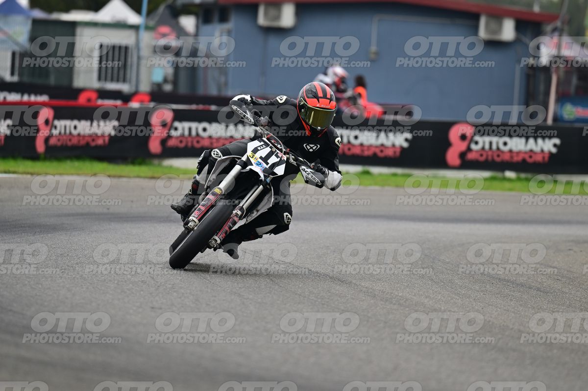 SUPERMOTO 717 · DSH_0574