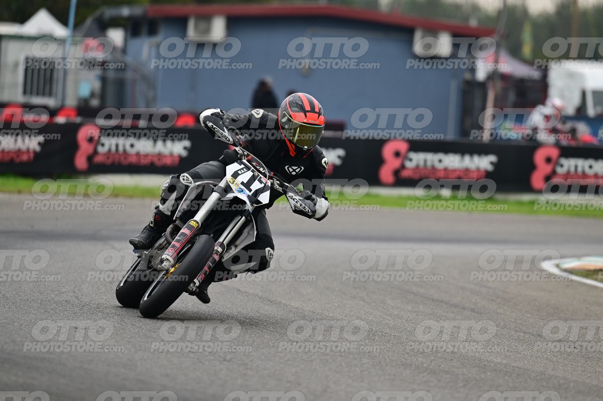 SUPERMOTO 717 · DSH_0575