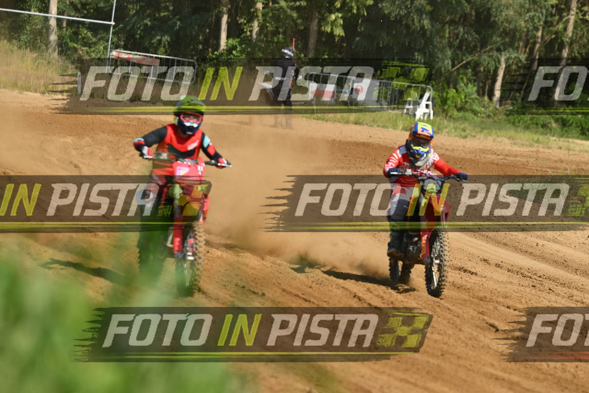 4 RED HONDA YELLOW HELMET · DSH_0576
