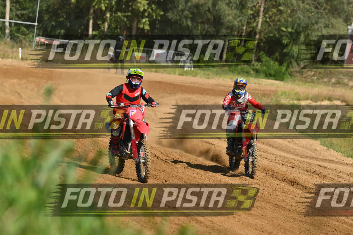 4 RED HONDA YELLOW HELMET · DSH_0578
