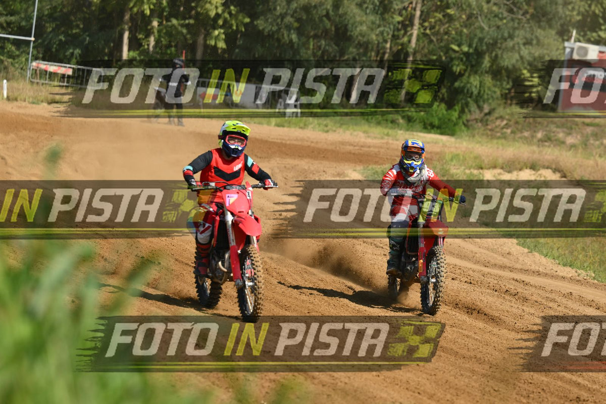 4 RED HONDA YELLOW HELMET · DSH_0579