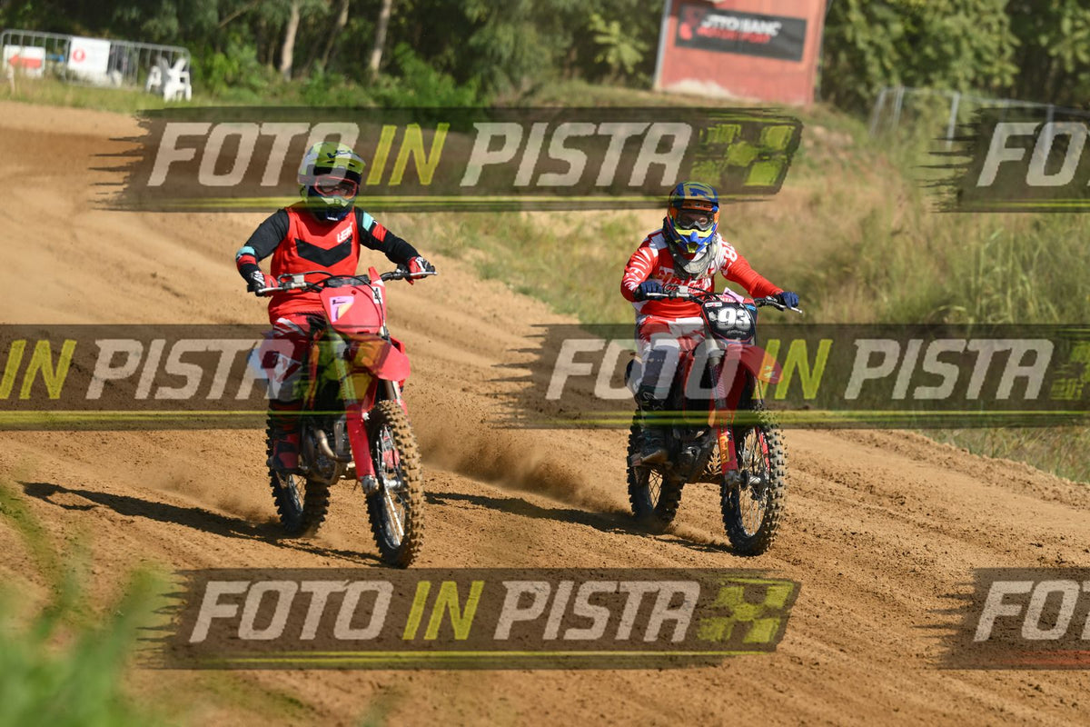 4 RED HONDA YELLOW HELMET · DSH_0583