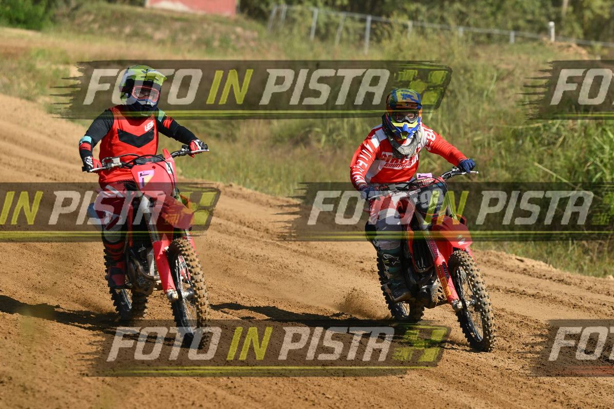 4 RED HONDA YELLOW HELMET · DSH_0587