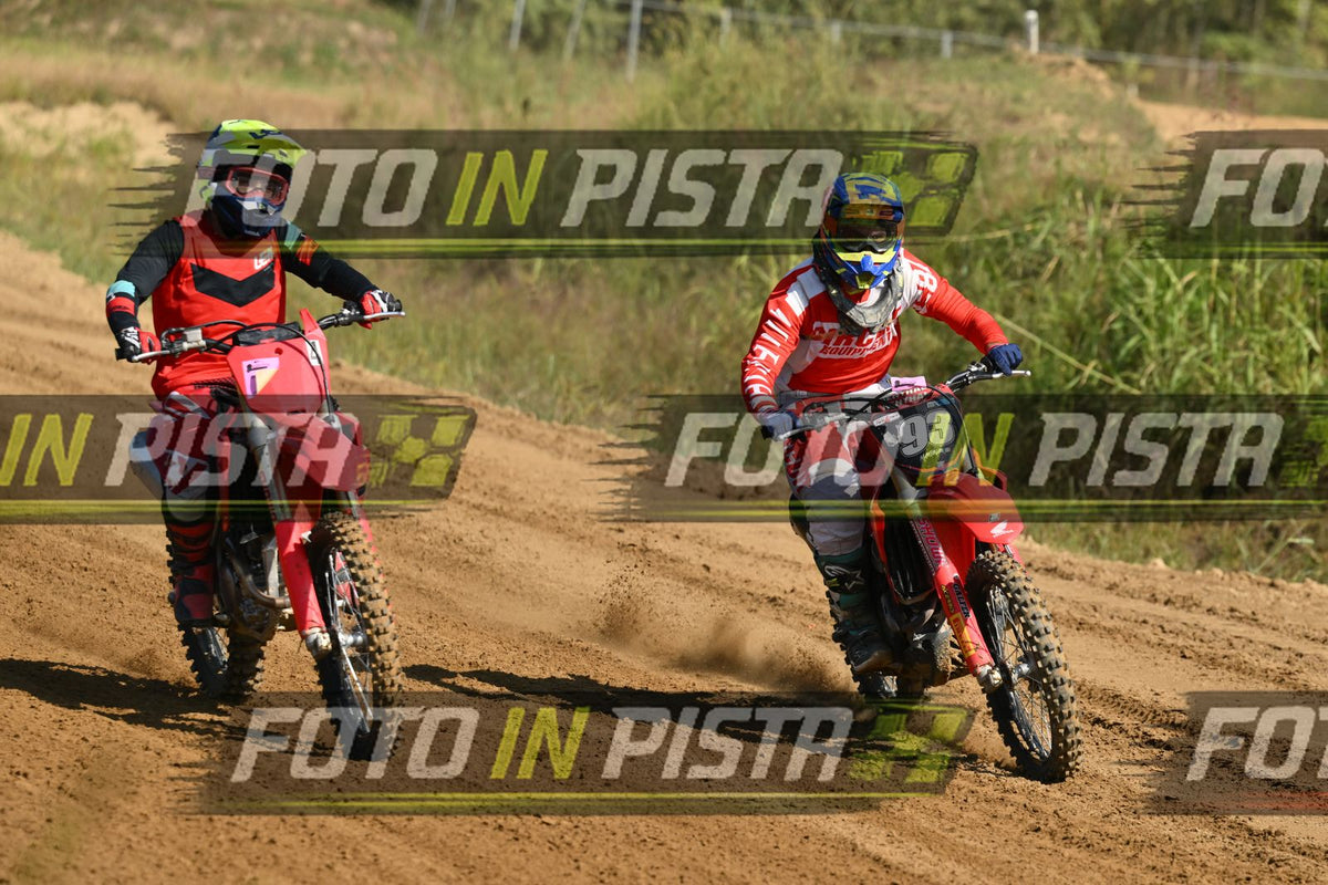 4 RED HONDA YELLOW HELMET · DSH_0588