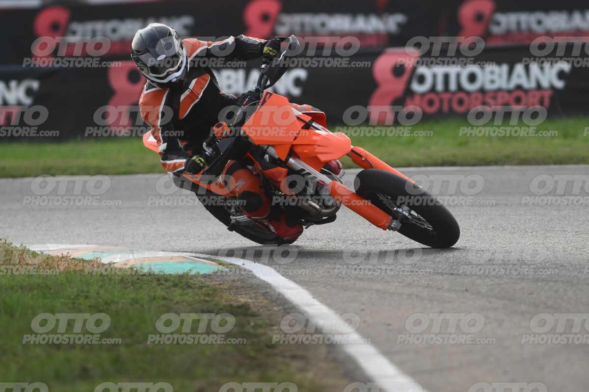 SUPERMOTO 0 KTM black orange · DSH_0588