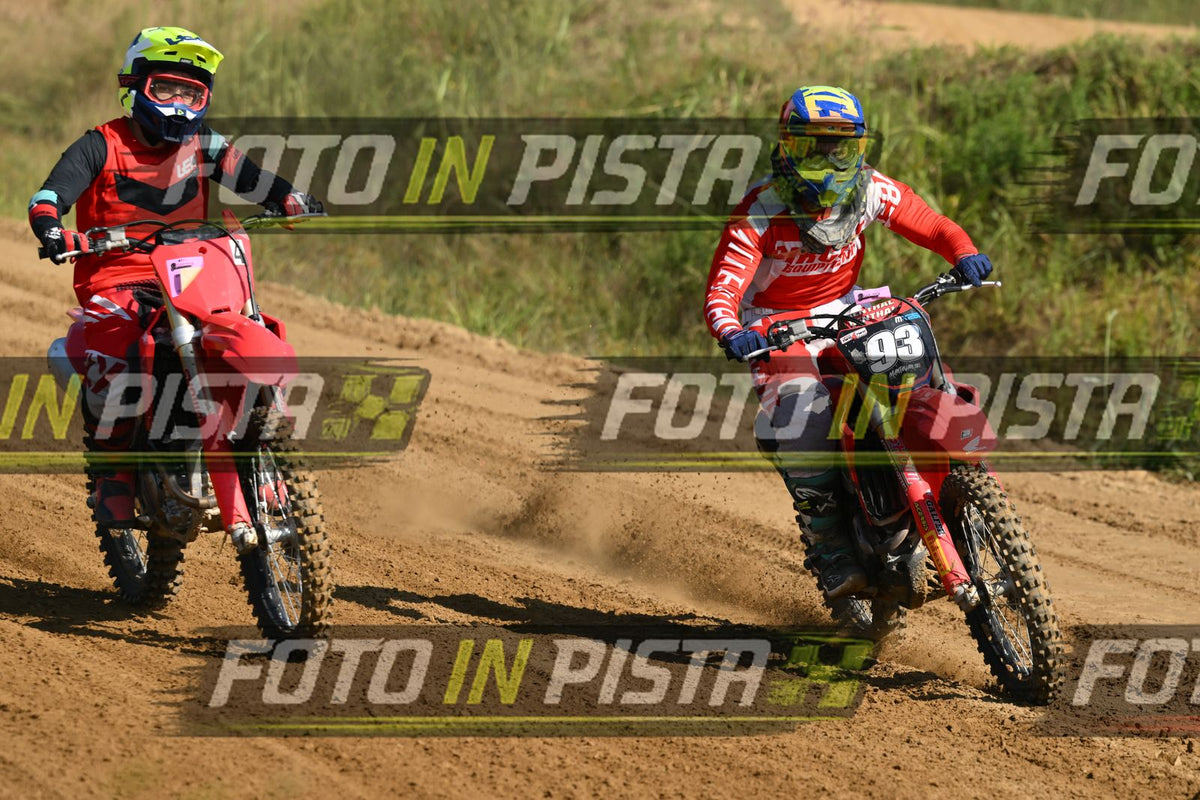 4 RED HONDA YELLOW HELMET · DSH_0590