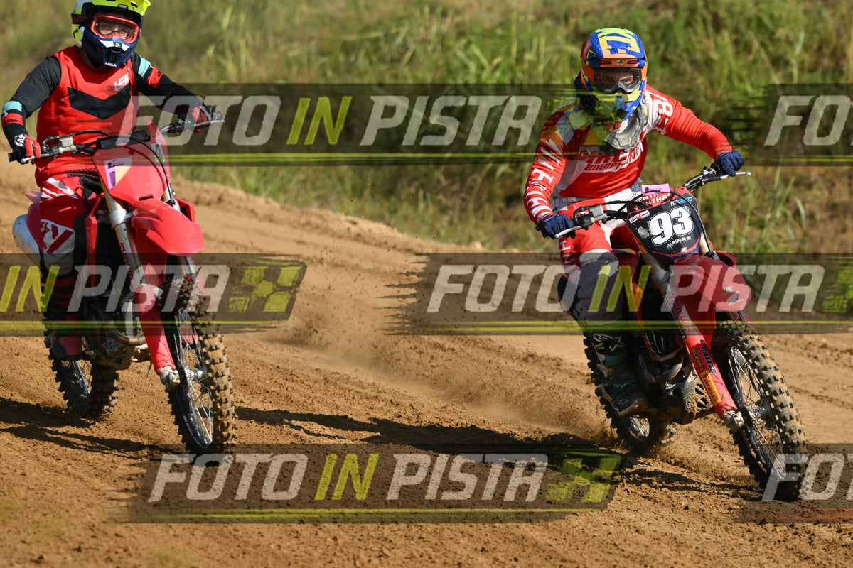 4 RED HONDA YELLOW HELMET · DSH_0591