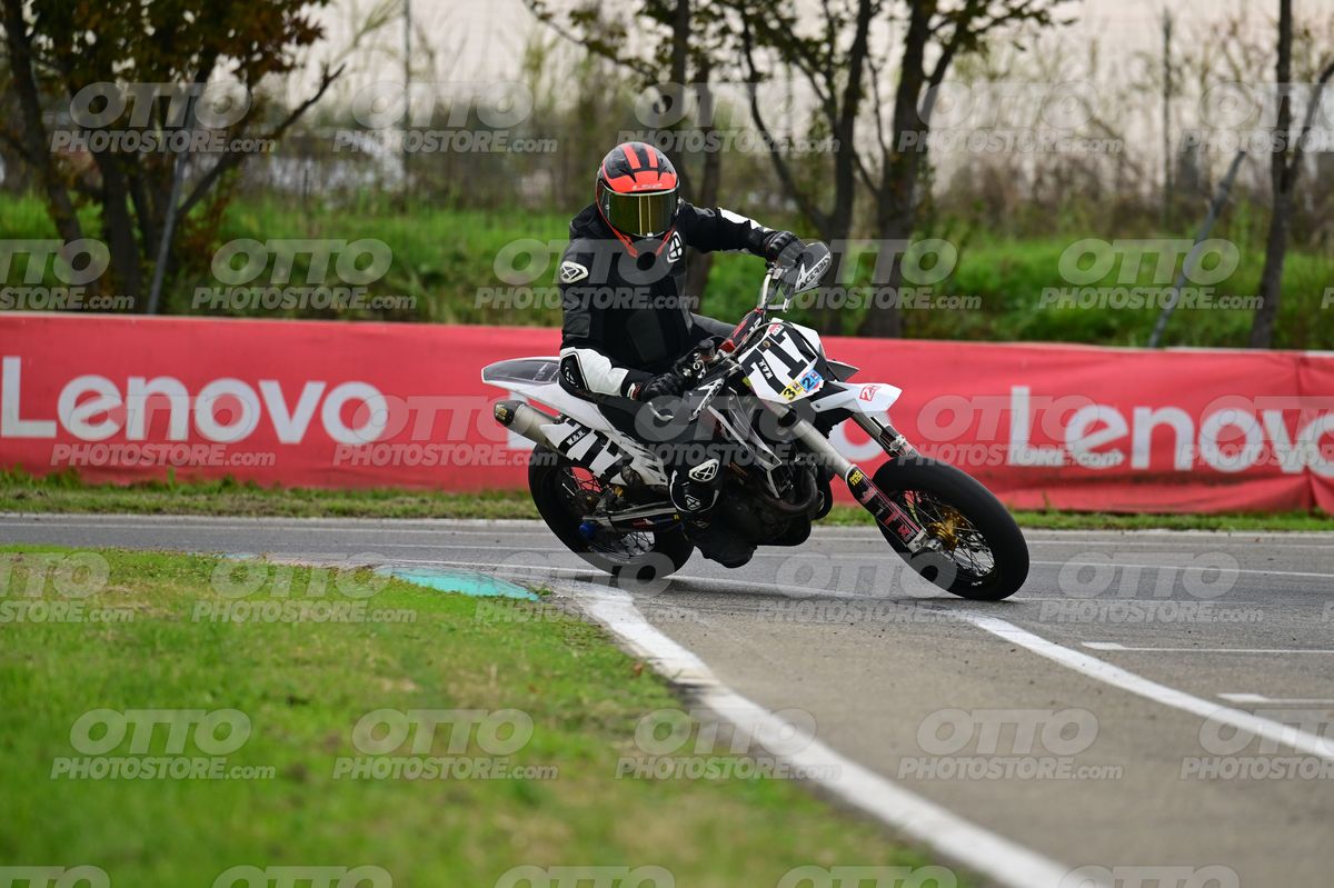 SUPERMOTO 717 · DSH_0594
