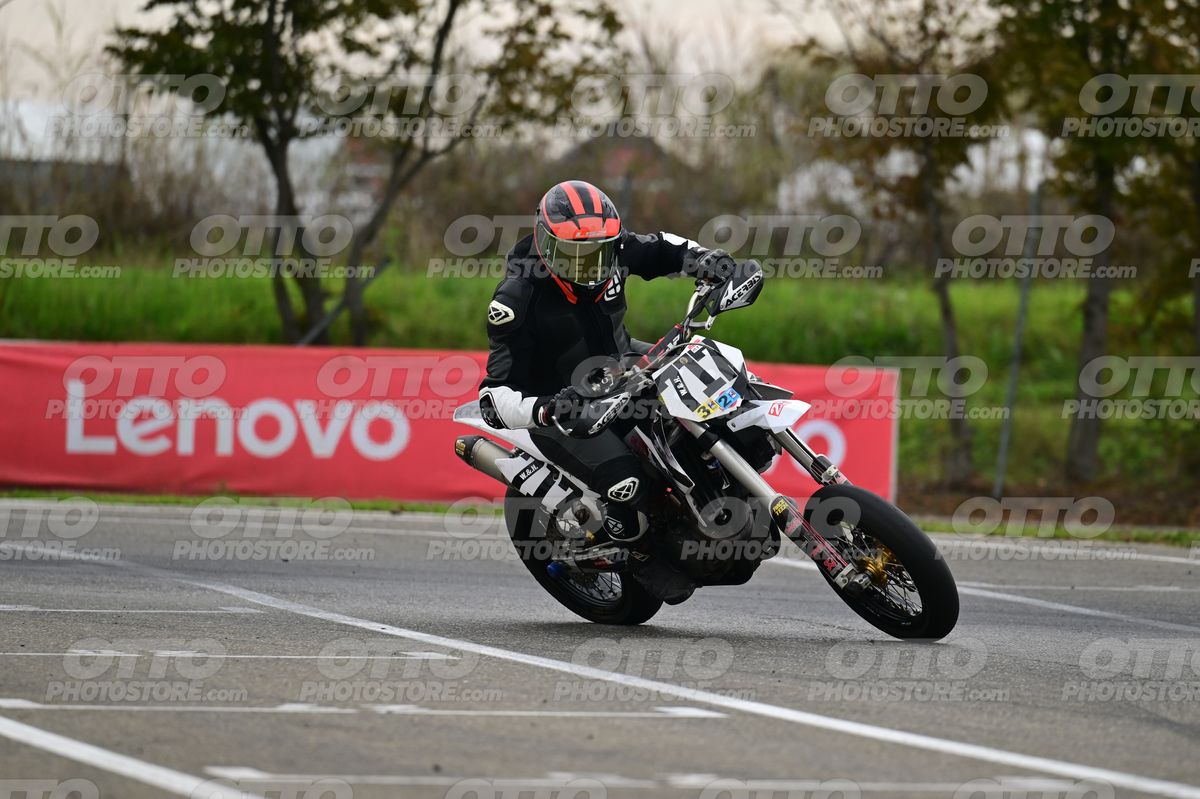 SUPERMOTO 717 · DSH_0595