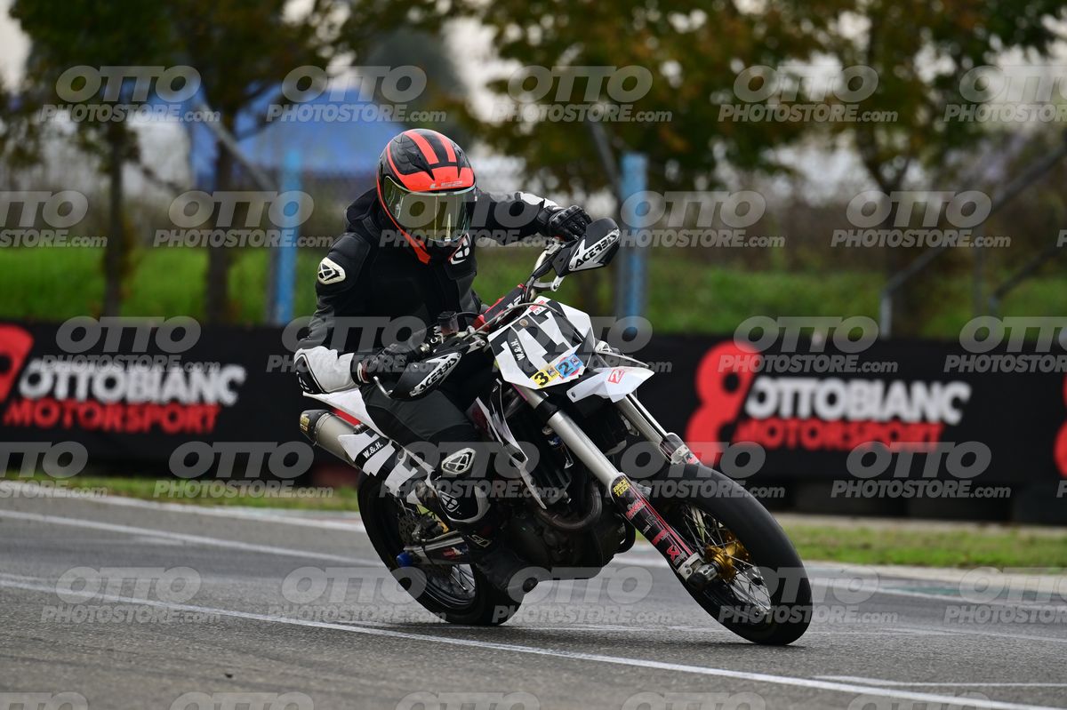 SUPERMOTO 717 · DSH_0596