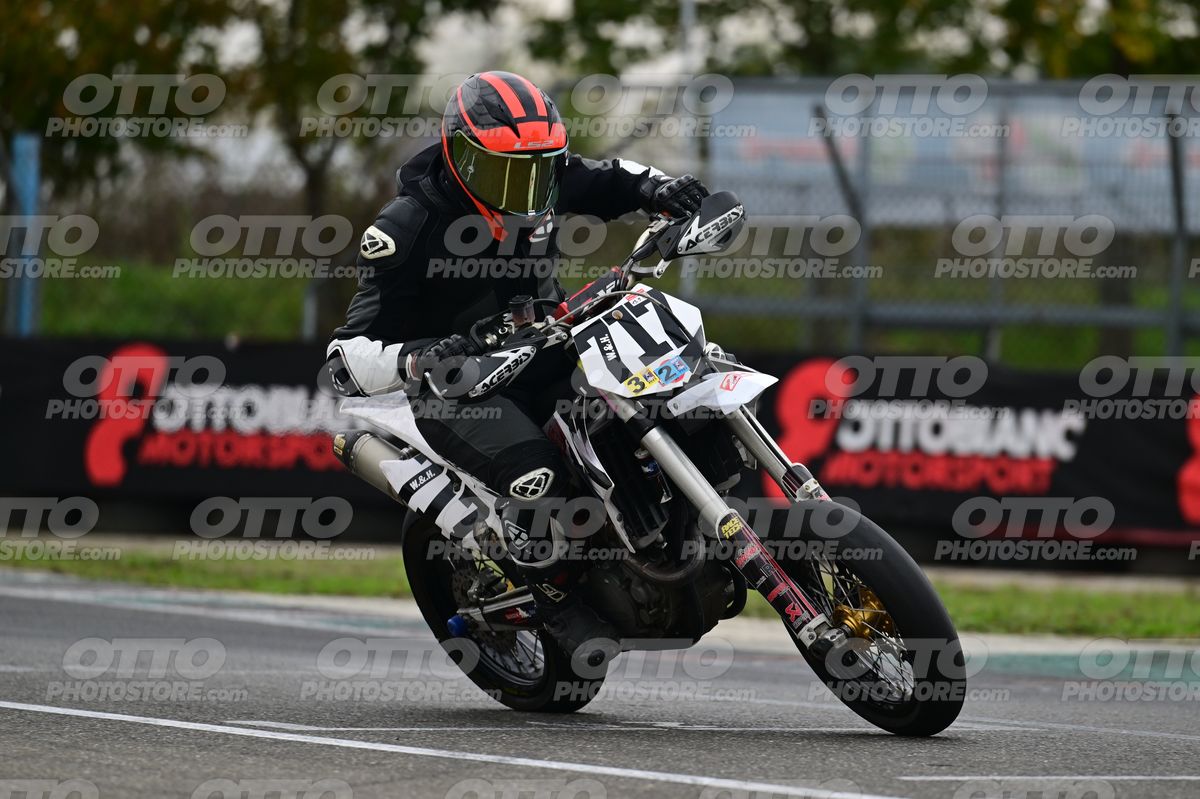 SUPERMOTO 717 · DSH_0597