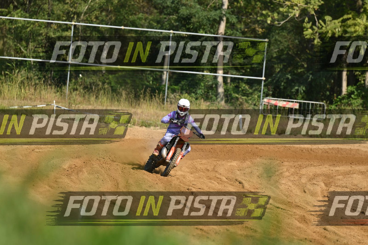 KTM - PURPLE SUITE WHITE HELMET · DSH_0618