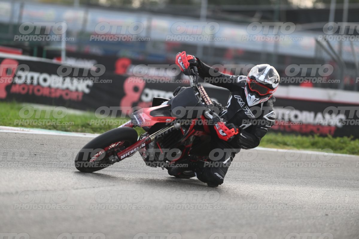 SUPERMOTO 0 RST all black · DSH_0658