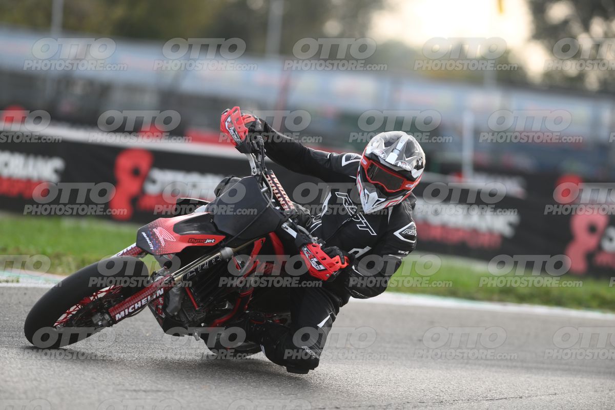 SUPERMOTO 0 RST all black · DSH_0659