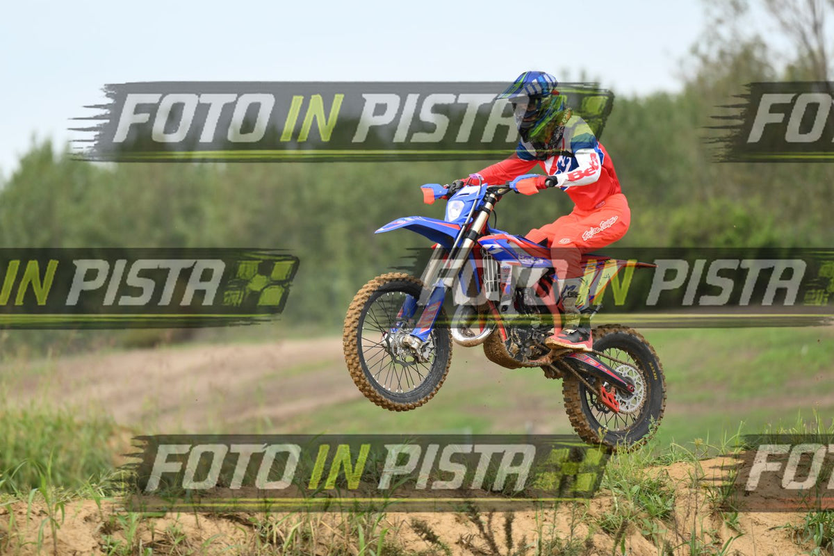 FANTIC RED PINK · DSH_0668