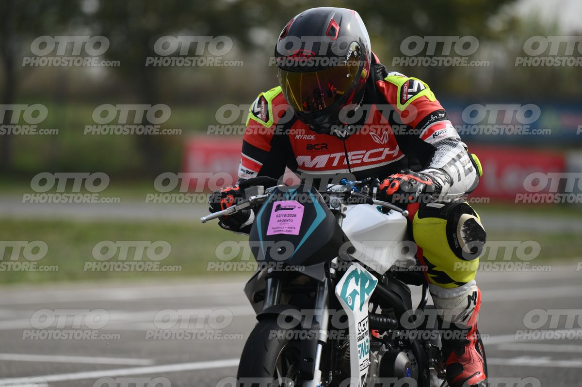 PITBIKE - SCOOTER WHITE BLACK MINI SPORT BIKE WITH TEAL TRIM AND PINK PLATE - ORANGE BLACK FLUO YELLOW MTECH SUIT - BLACK HELMET WITH ORANGE VISOR · DSH_0681