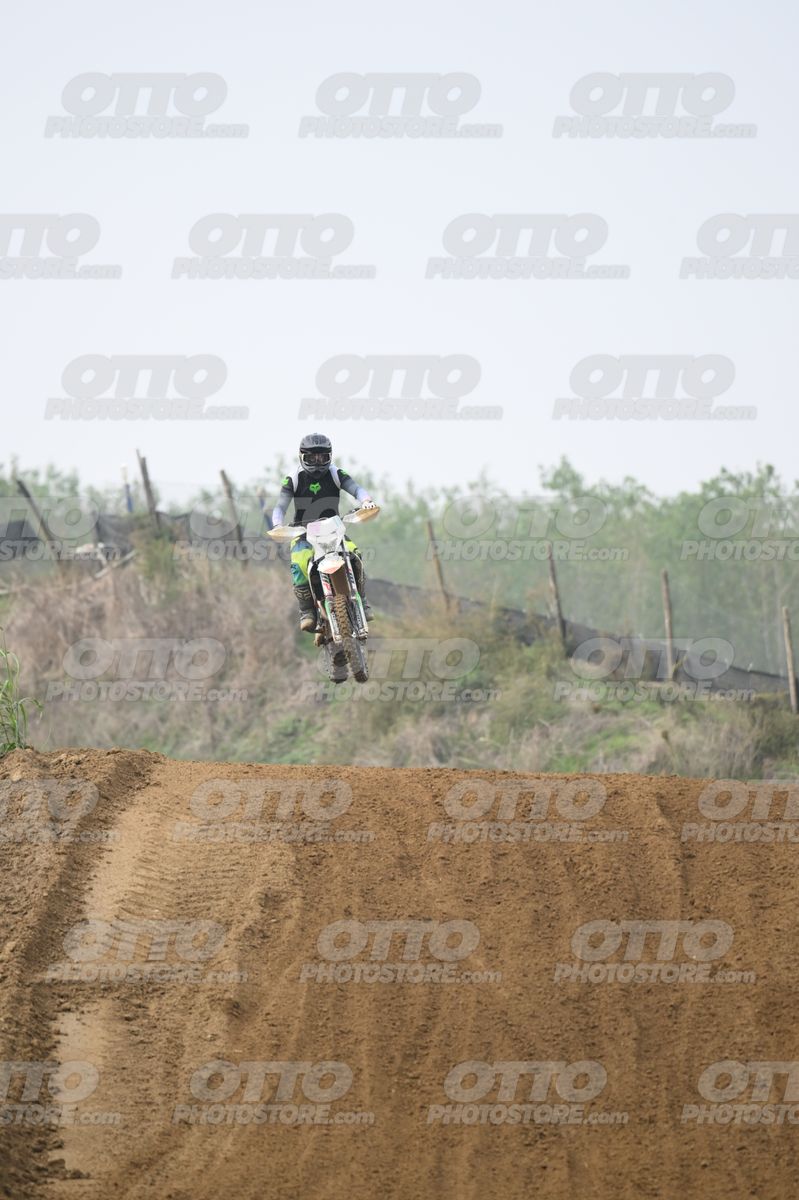 WHITE BIKE WITH PINK NUMBER PLATE - BLACK GREY FLUO GREEN FOX SUIT WITH FLUO YELLOW GREEN TEAL PANTS - BLACK GREY HELMET · DSH_0682