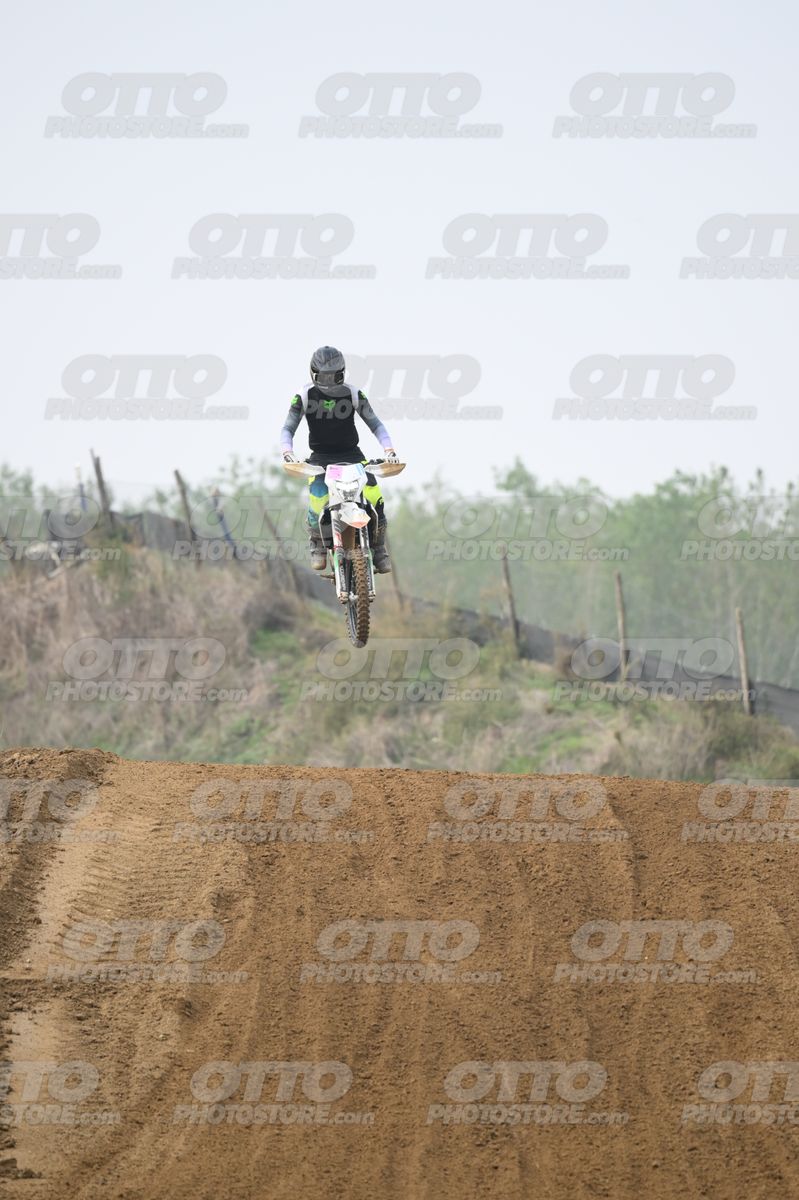 WHITE BIKE WITH PINK NUMBER PLATE - BLACK GREY FLUO GREEN FOX SUIT WITH FLUO YELLOW GREEN TEAL PANTS - BLACK GREY HELMET · DSH_0685