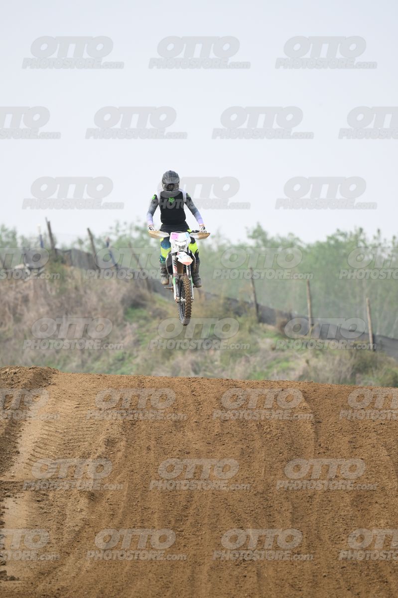 WHITE BIKE WITH PINK NUMBER PLATE - BLACK GREY FLUO GREEN FOX SUIT WITH FLUO YELLOW GREEN TEAL PANTS - BLACK GREY HELMET · DSH_0686