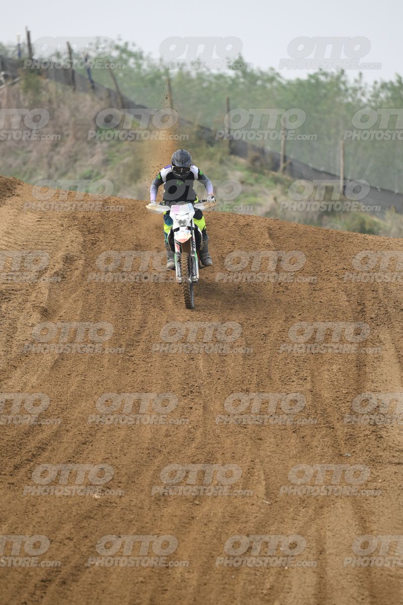 WHITE BIKE WITH PINK NUMBER PLATE - BLACK GREY FLUO GREEN FOX SUIT WITH FLUO YELLOW GREEN TEAL PANTS - BLACK GREY HELMET · DSH_0687