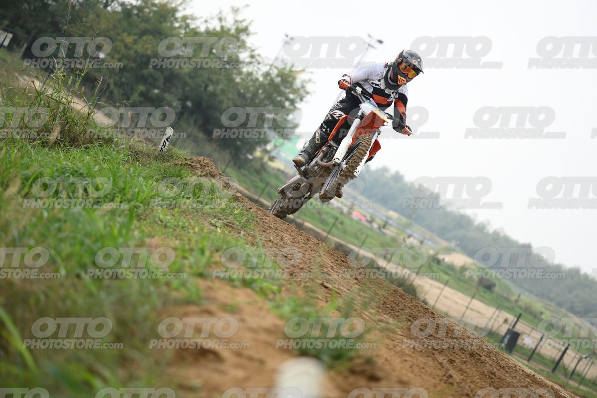 KTM ORANGE WHITE - BLACK WHITE ORANGE SUIT - BLACK ORANGE HELMET · DSH_0717
