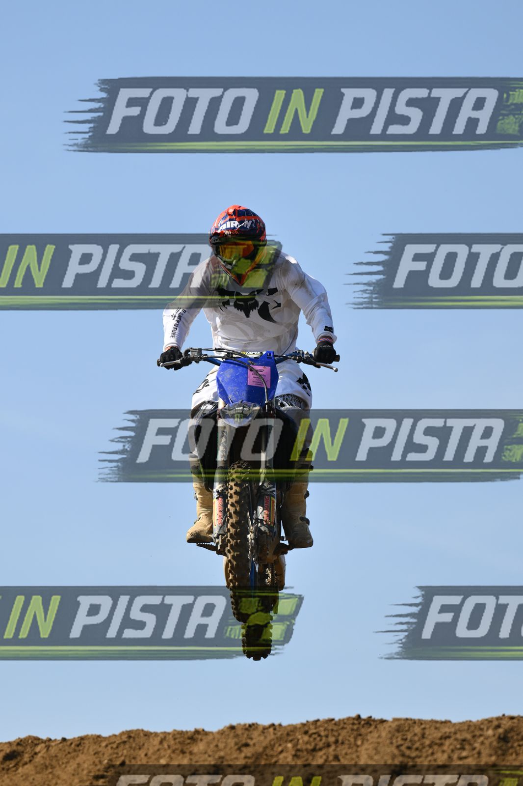 BLUE BIKE - WHITE SHIRT - ORANGE BLACK HELMET · DSH_0734