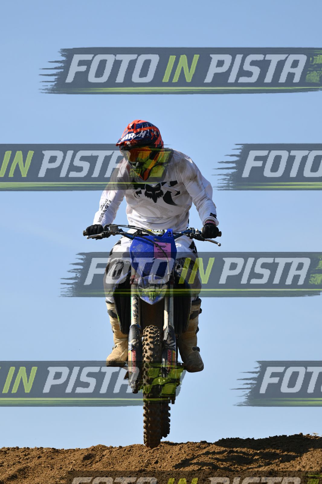 BLUE BIKE - WHITE SHIRT - ORANGE BLACK HELMET · DSH_0738