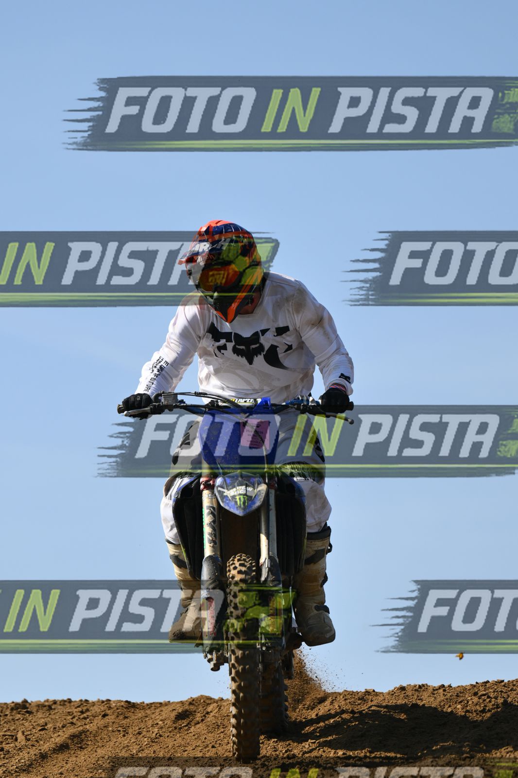 BLUE BIKE - WHITE SHIRT - ORANGE BLACK HELMET · DSH_0739