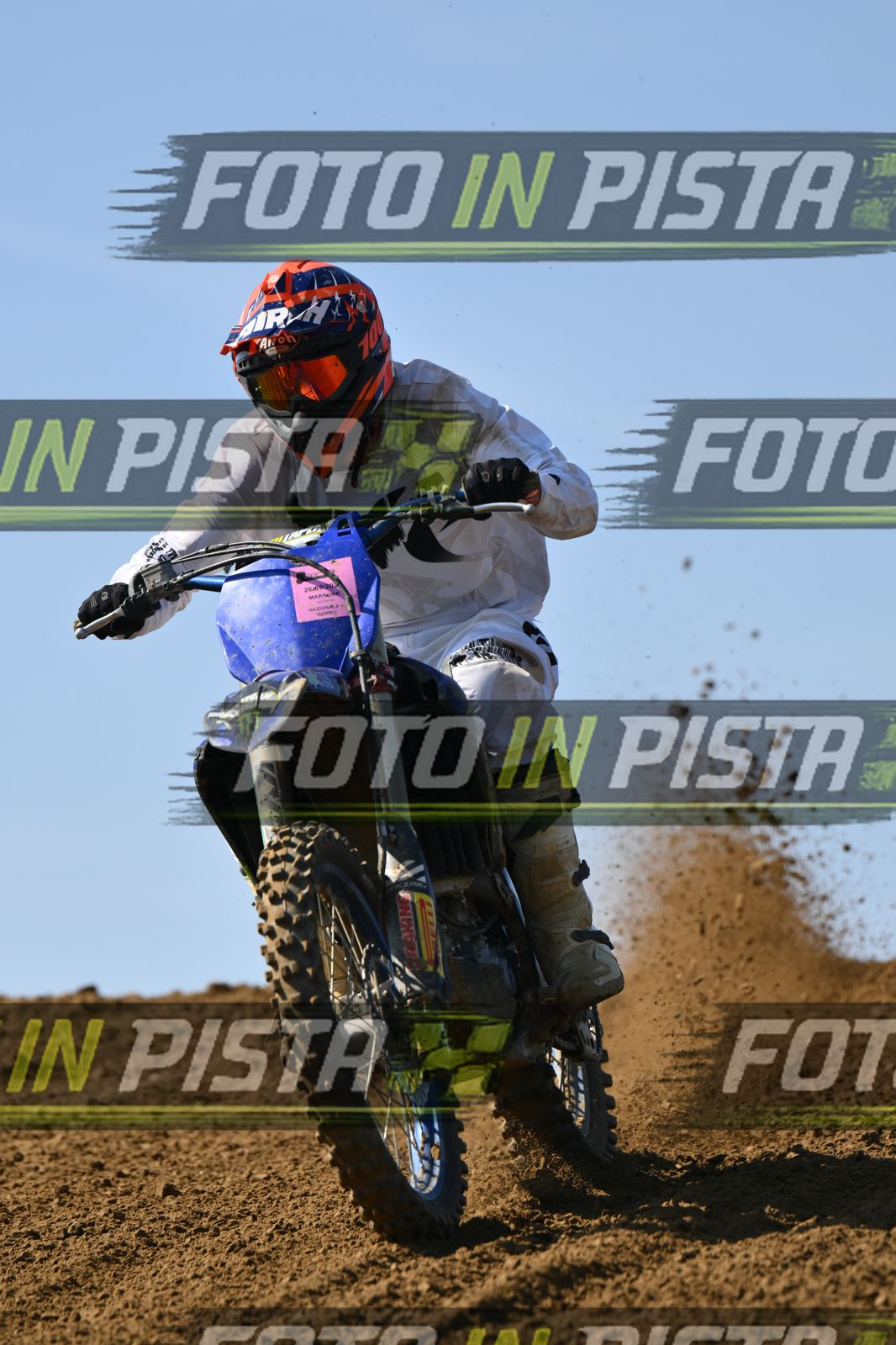 BLUE BIKE - WHITE SHIRT - ORANGE BLACK HELMET · DSH_0742
