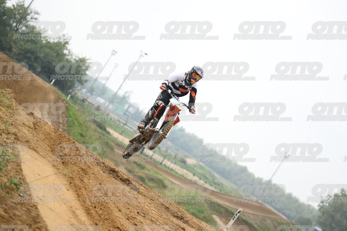 KTM ORANGE WHITE - BLACK WHITE ORANGE SUIT - BLACK ORANGE HELMET · DSH_0775