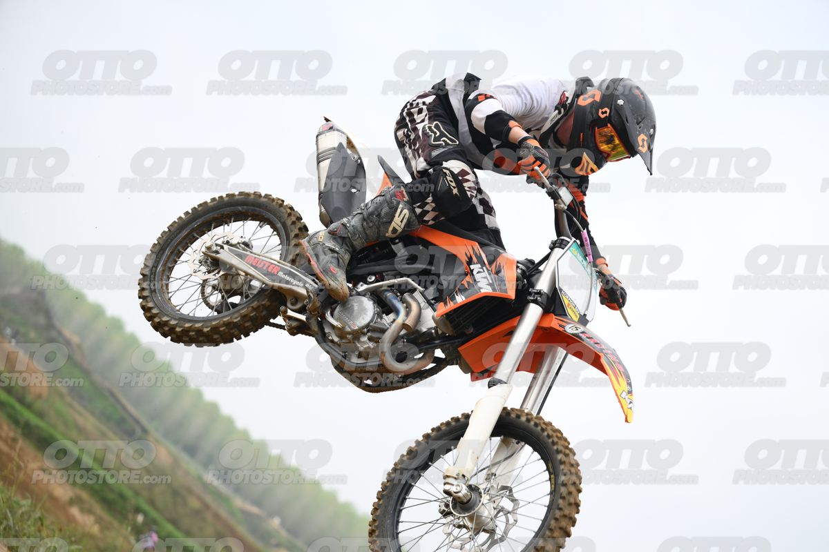 KTM ORANGE WHITE - BLACK WHITE ORANGE SUIT - BLACK ORANGE HELMET · DSH_0785