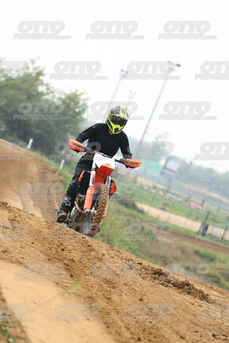 KTM SX ORANGE WHITE - ALL BLACK SUIT - FLUO YELLOW BLACK HELMET · DSH_0808