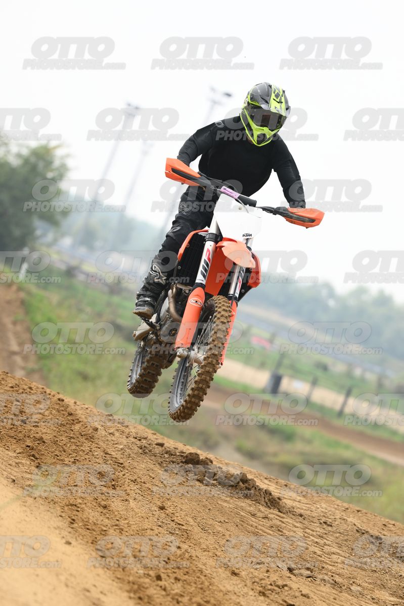KTM SX ORANGE WHITE - ALL BLACK SUIT - FLUO YELLOW BLACK HELMET · DSH_0812