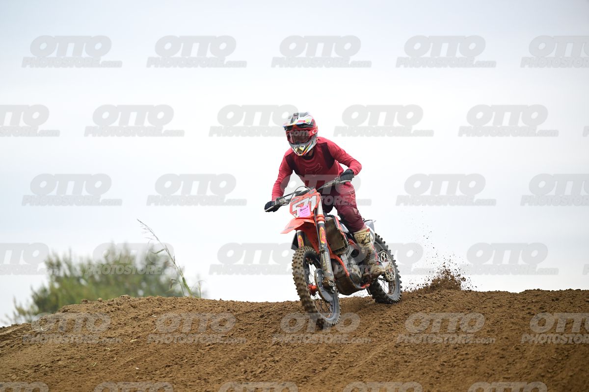 571 · DSH_0834