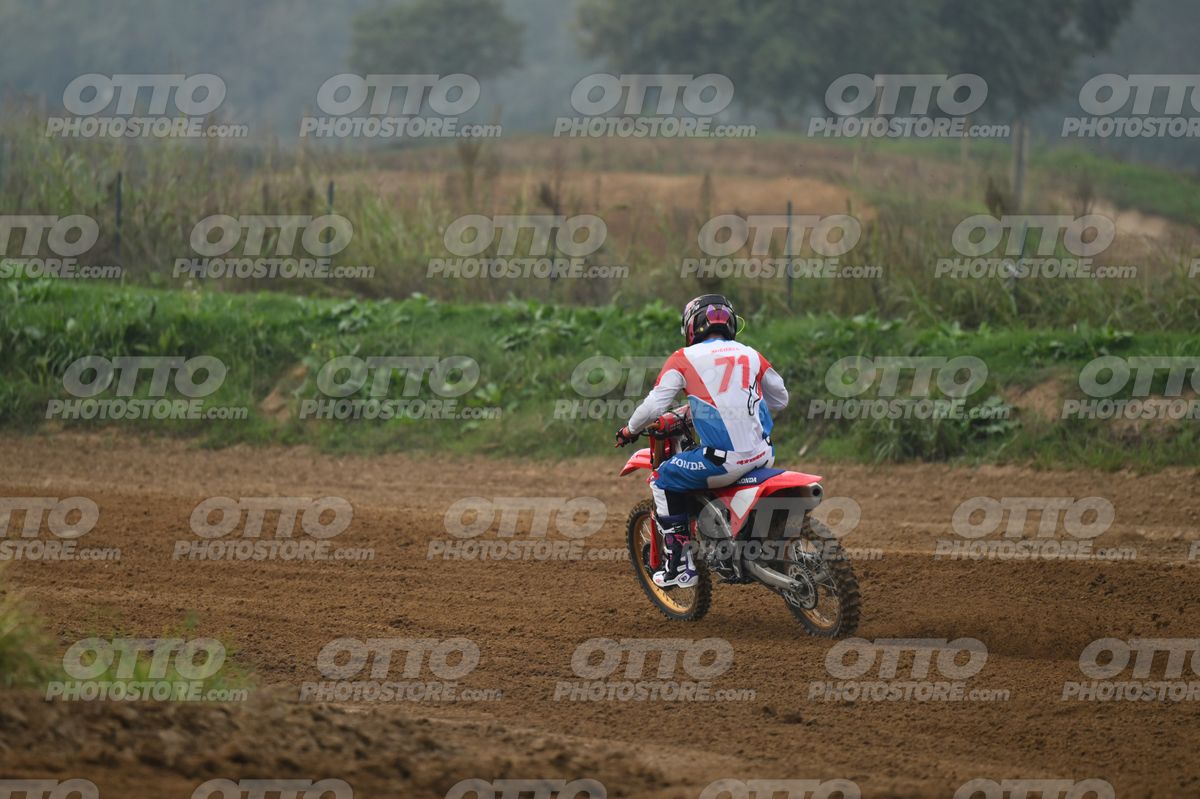 HONDA CRF - White Red Blue Honda Suite · DSH_0900